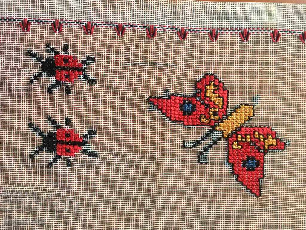 Auction SQUARE HAND SEWED TULLE-70 X 70 CM Auction SQUARE HAND SEWED TULLE-70 X 70 CM