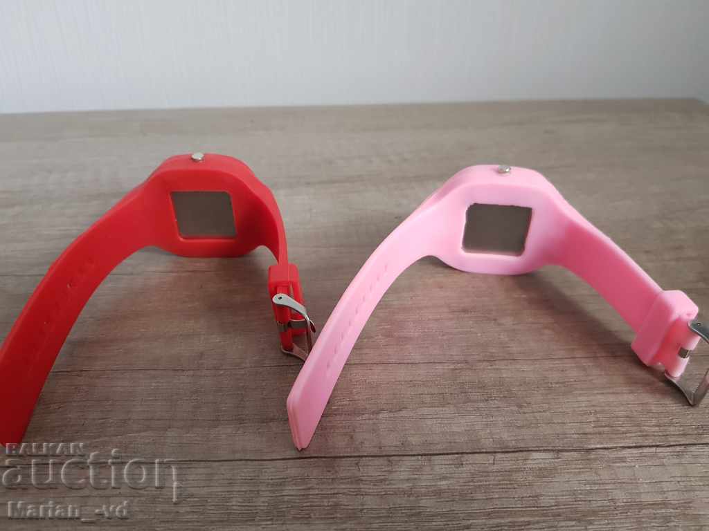 Auction  Two quartz clocks