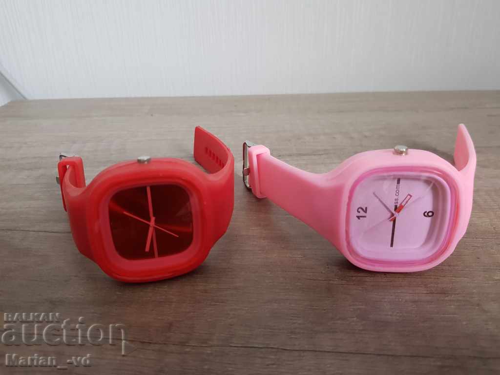 Delivery of Two quartz clocks