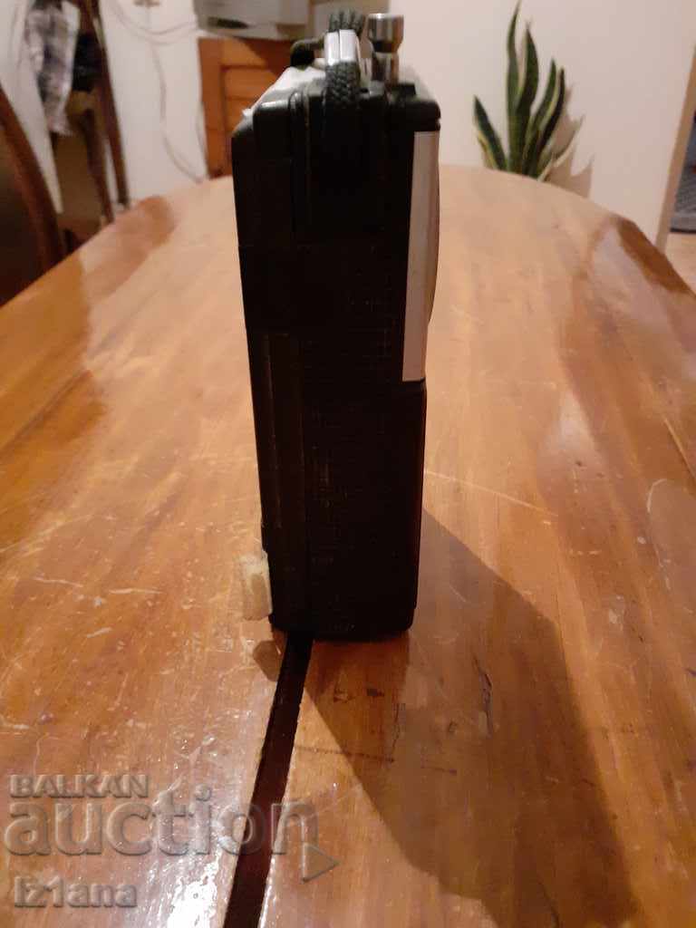 Старо радио,радиоприемник SANYO с цена 20.00 лв. | € 10.23 Старо радио,радиоприемник SANYO с цена 20.00 лв. | € 10.23