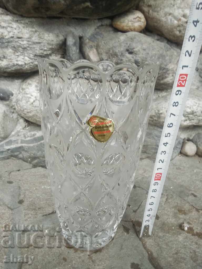 Auction  Crystal vase