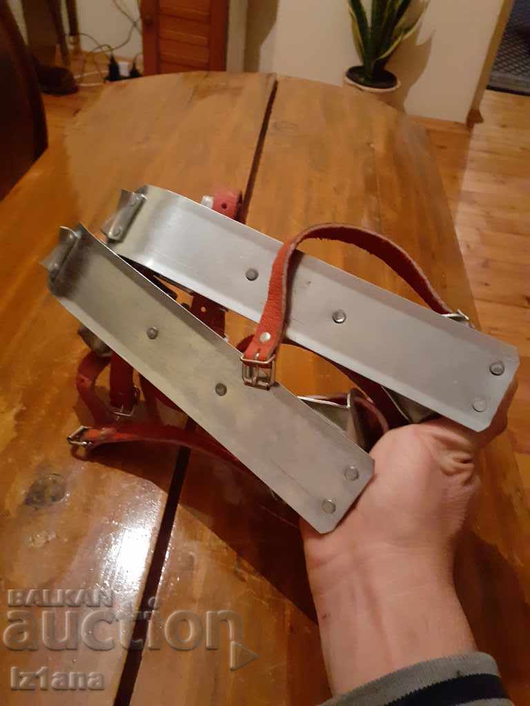 Delivery of Old Mini Skis Delivery of Old Mini Skis