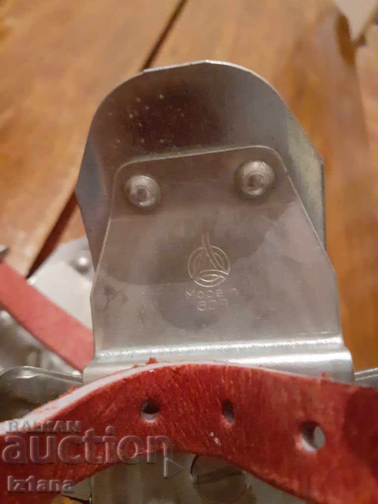 Old Mini Skis - 5 Old Mini Skis - 5