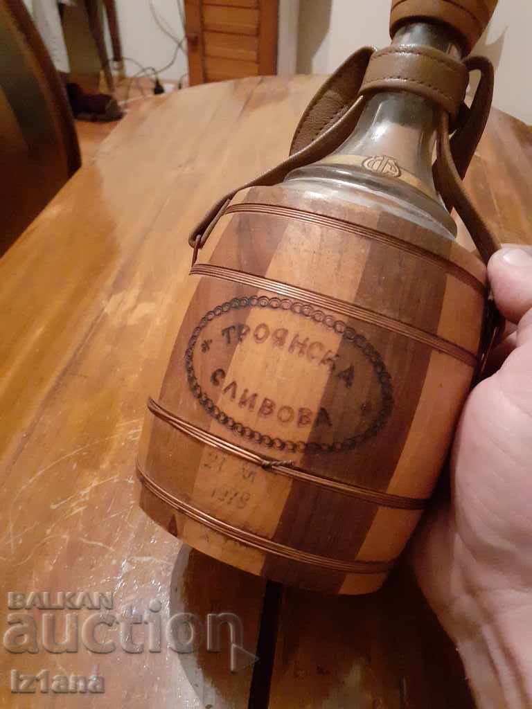 Παλιό μπουκάλι Τροϊανικής δαμάσκηνου, σουβενίρ με τιμή 28.00 BGN | € 14.32 Παλιό μπουκάλι Τροϊανικής δαμάσκηνου, σουβενίρ με τιμή 28.00 BGN | € 14.32