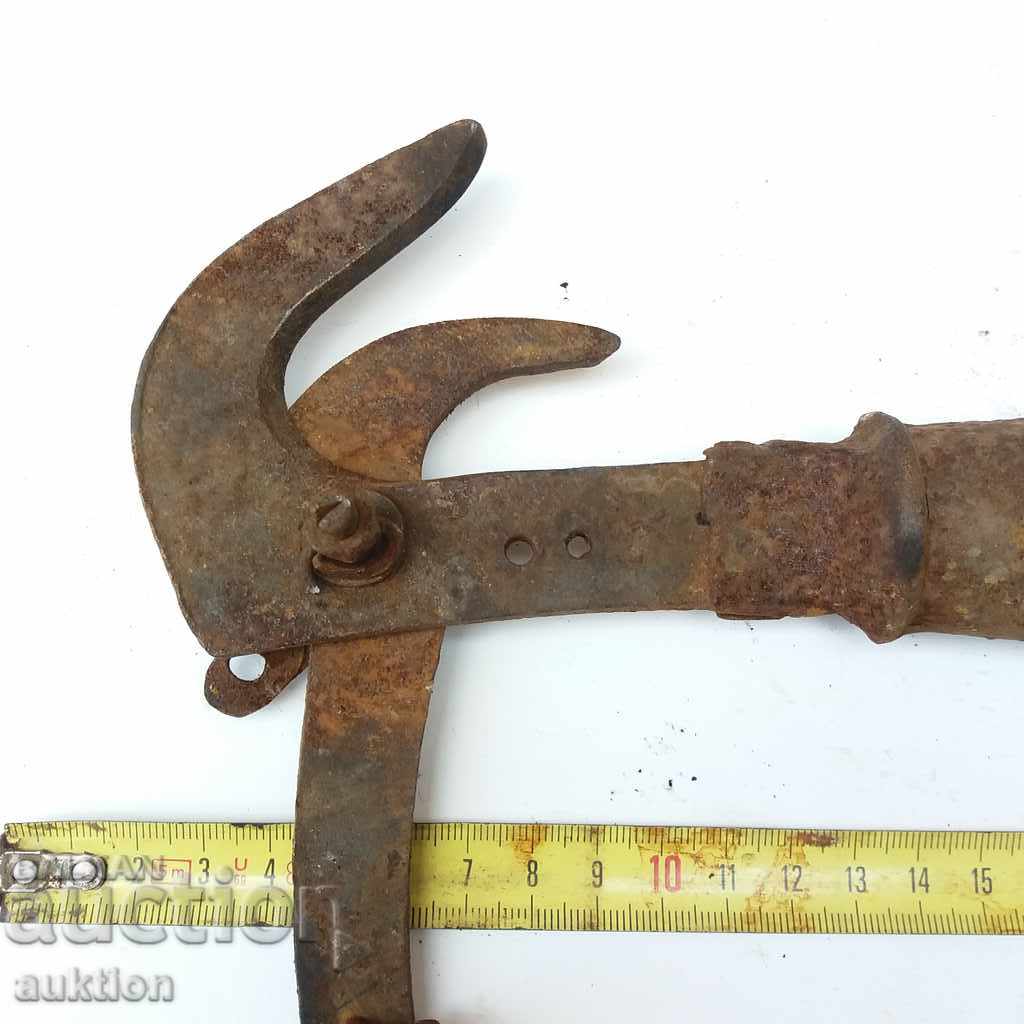 OLD HARDWARE CUTTING SCISSORS with price 4.99 BGN | € 2.55