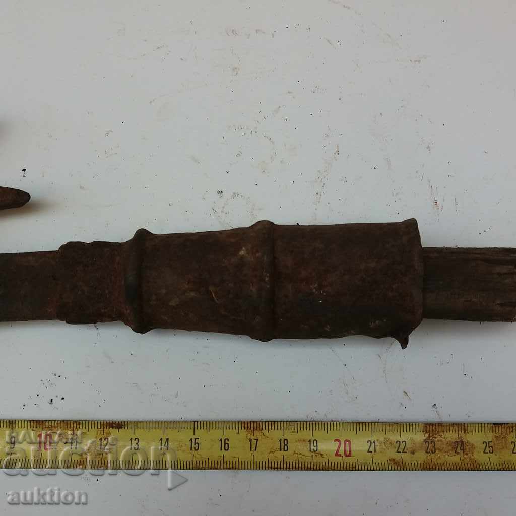 Auction  OLD HARDWARE CUTTING SCISSORS