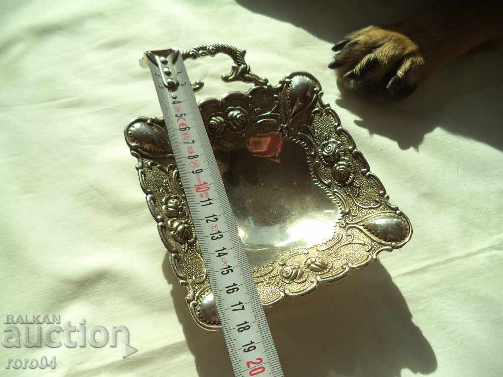 BEAUTIFUL OLD NUTRITION COURT - 5 BEAUTIFUL OLD NUTRITION COURT - 5