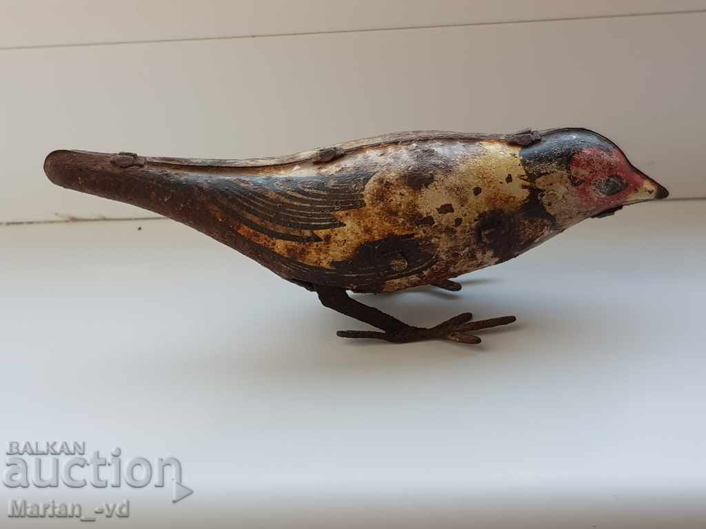 Auction An old mechanical toy chicken Auction An old mechanical toy chicken