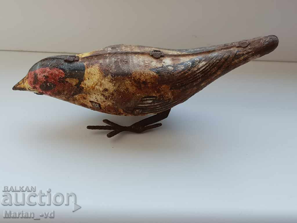 Delivery of An old mechanical toy chicken Delivery of An old mechanical toy chicken