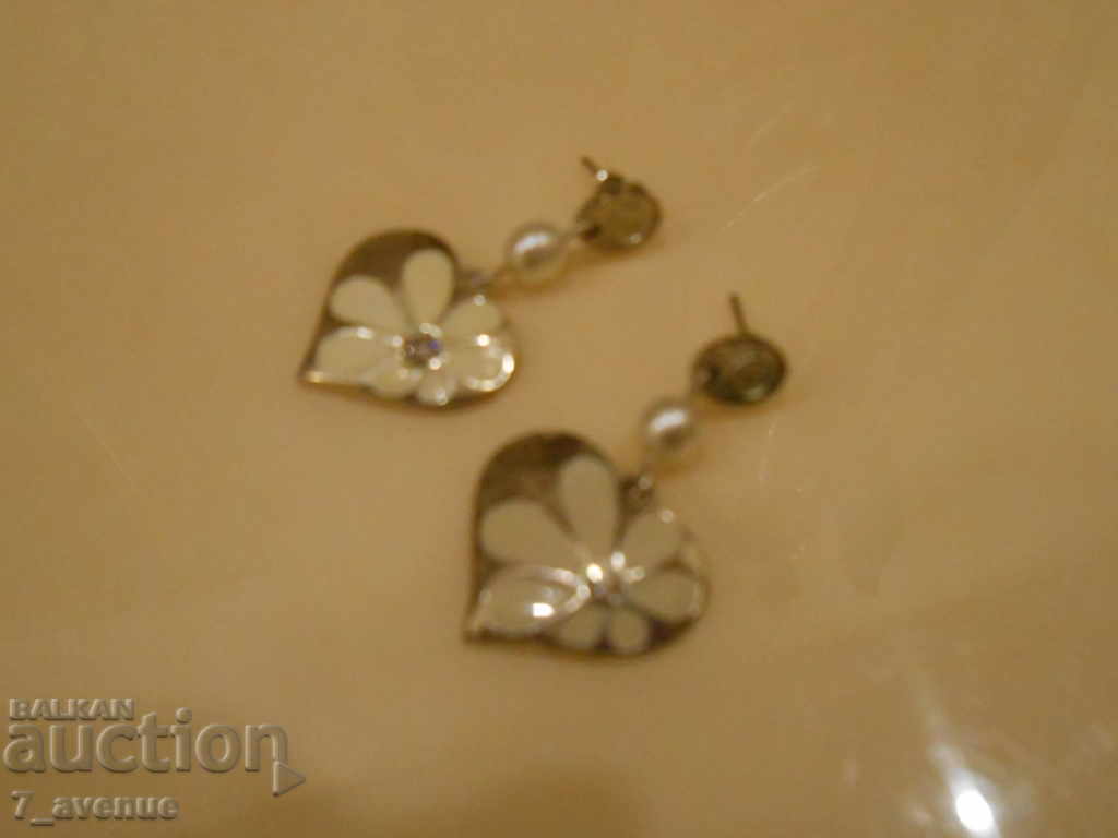 Обеци със сърчица и цветя, много красиви с цена 28.00 лв. | € 14.32 Обеци със сърчица и цветя, много красиви с цена 28.00 лв. | € 14.32