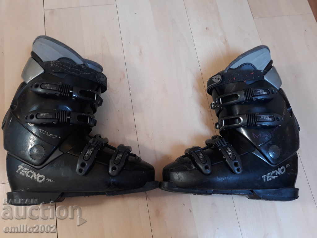 Auction Ski boots number 26.5 or 40.5 Auction Ski boots number 26.5 or 40.5