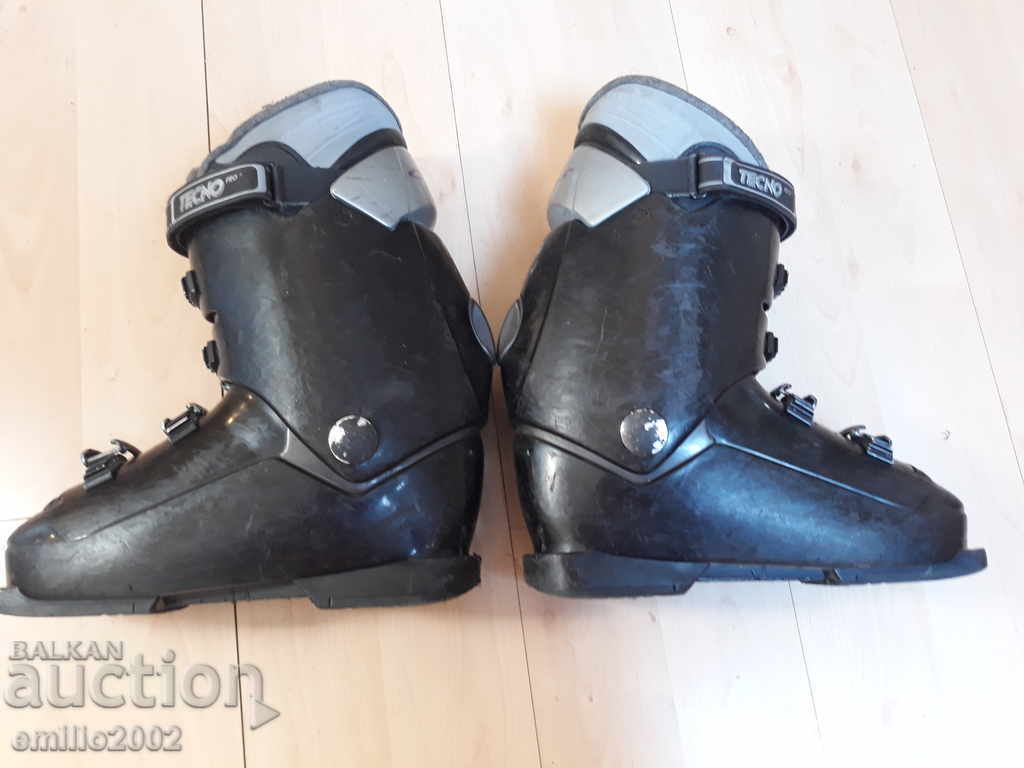 Delivery of Ski boots number 26.5 or 40.5 Delivery of Ski boots number 26.5 or 40.5