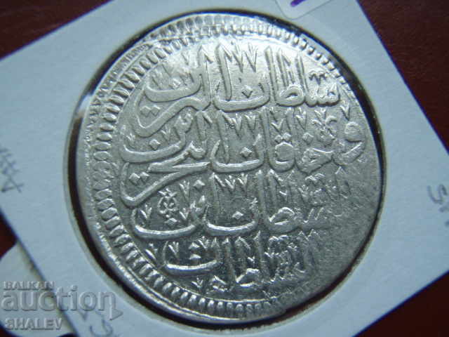 1 Zolota 1703 (AH1115-43/AD1703-30) Turcia (Ahmed III) 2- XF - 5 1 Zolota 1703 (AH1115-43/AD1703-30) Turcia (Ahmed III) 2- XF - 5