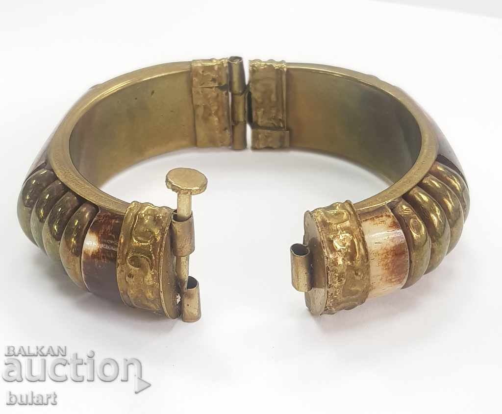 Beautiful old bracelet ornamented vintage bracelet with price 50.00 BGN | € 25.56 Beautiful old bracelet ornamented vintage bracelet with price 50.00 BGN | € 25.56