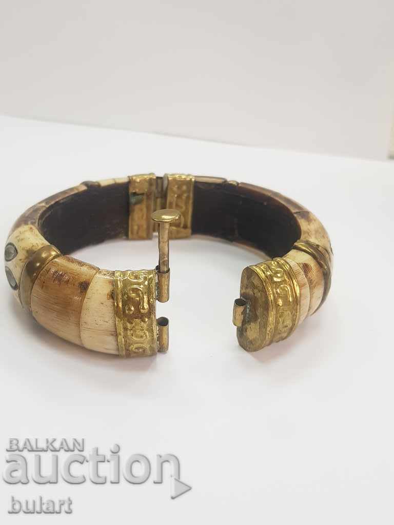 Beautiful old bracelet with ornaments ornamented vintage bracelet with price 70.00 BGN | € 35.79 Beautiful old bracelet with ornaments ornamented vintage bracelet with price 70.00 BGN | € 35.79