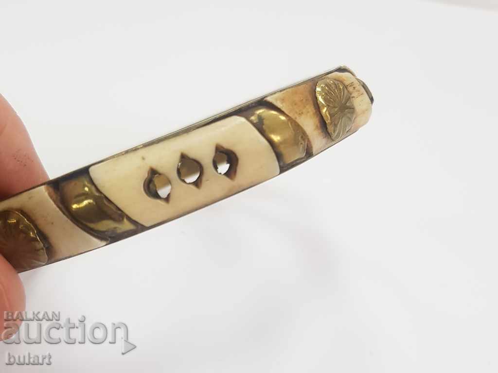 Beautiful old bracelet ornamented vintage bracelet with price 50.00 BGN | € 25.56 Beautiful old bracelet ornamented vintage bracelet with price 50.00 BGN | € 25.56