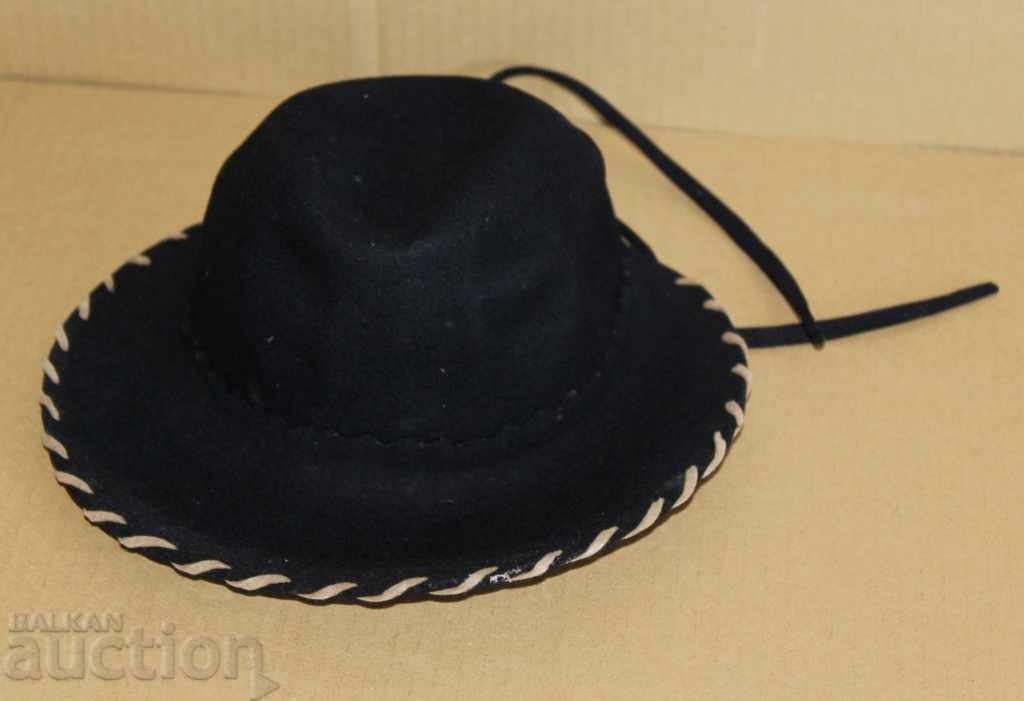 ANUL 1930 CAPACĂ DE FEMEI LA cu preț 35.00 BGN | € 17.90