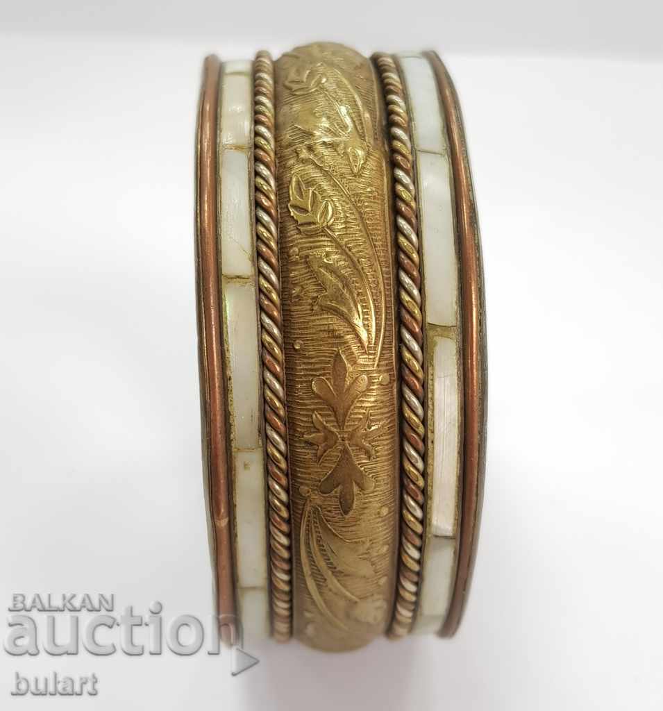 Licitație Brățară veche cu ornamente și brățară vintage de perle