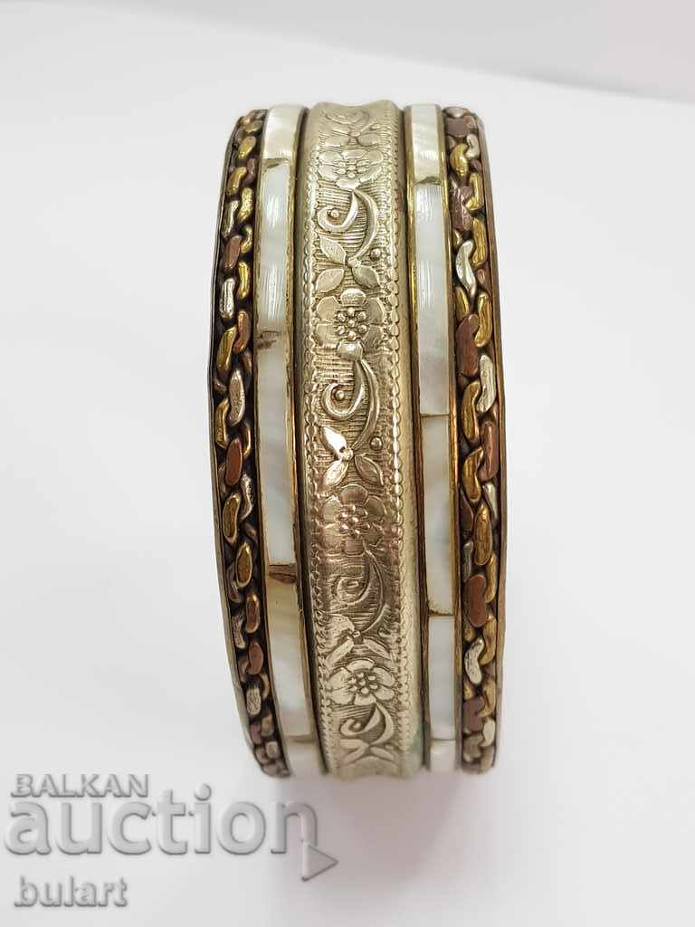 Δημοπρασία Παλιά βραχιόλι με στολίδια και μητέρα μαργαριτάρι vintage βραχιόλι Δημοπρασία Παλιά βραχιόλι με στολίδια και μητέρα μαργαριτάρι vintage βραχιόλι