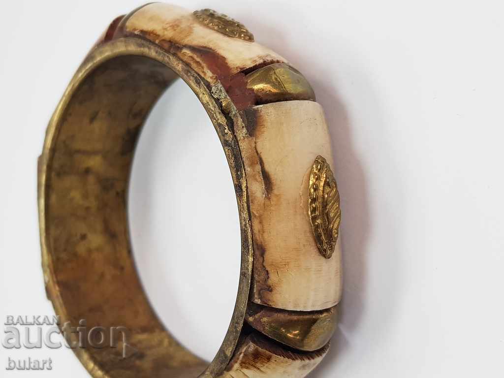 Delivery of Beautiful old bracelet with ornaments ornamented vintage bracelet