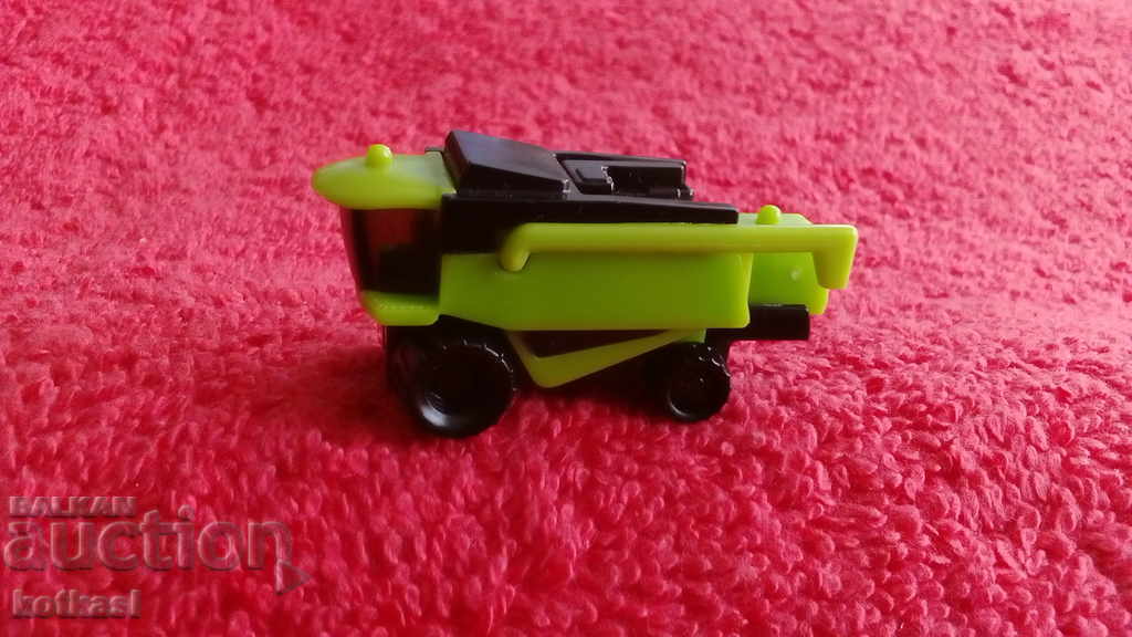 Small Plastic Combine Harvester Model with price 8.50 BGN | € 4.35 Small Plastic Combine Harvester Model with price 8.50 BGN | € 4.35