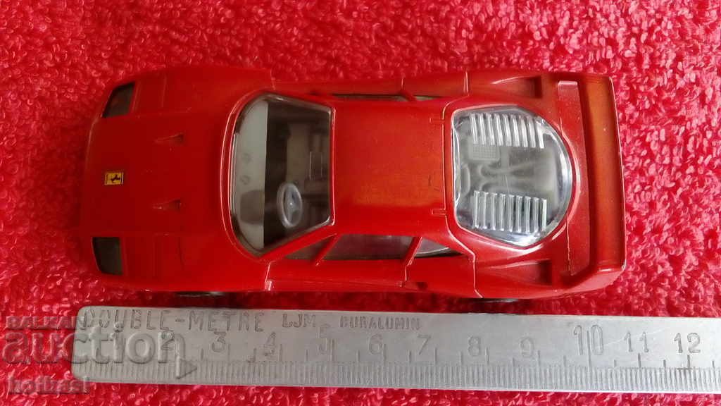 Стара метална спортна ферари Ferrari 1/43 F40 ITALY burago