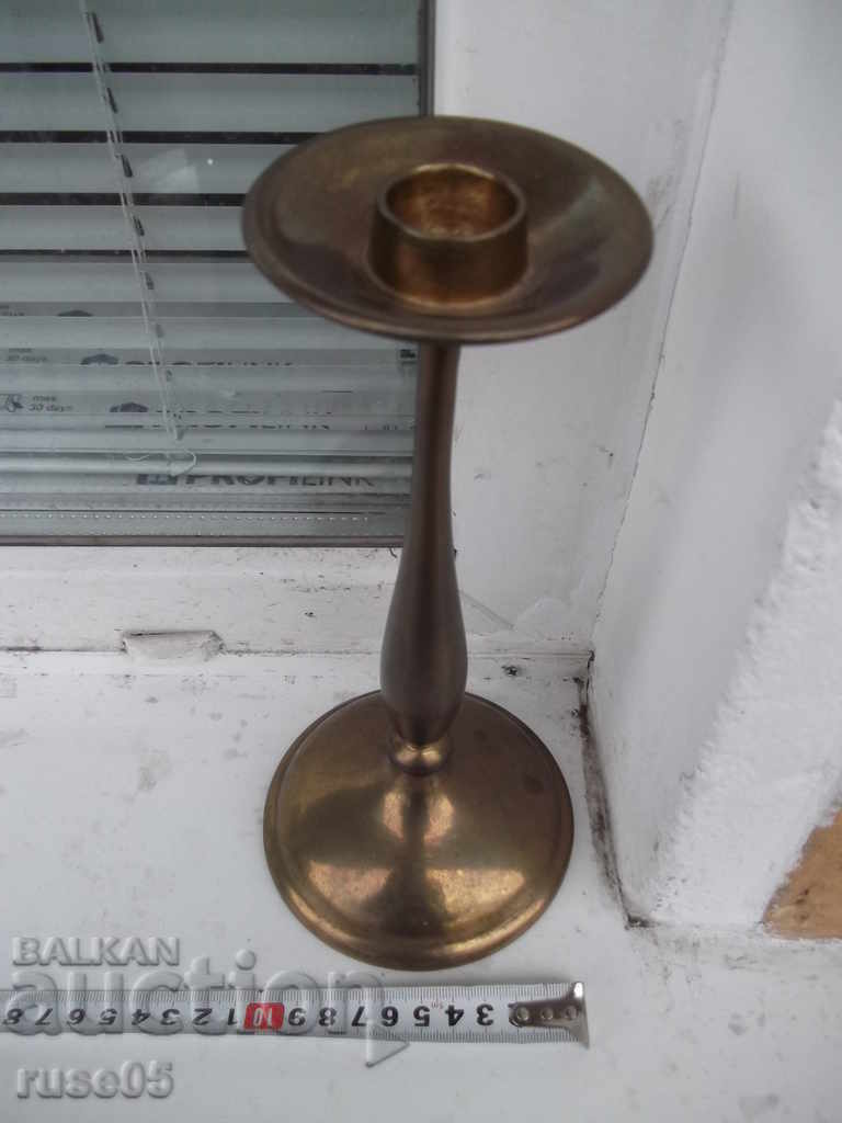 Auction Candlestick for one bronze candle - 946 g. Auction Candlestick for one bronze candle - 946 g.