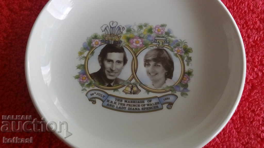 Old porcelain plate ROYAL VICTORIA ENGLAND 1981 with price 35.50 BGN | € 18.15 Old porcelain plate ROYAL VICTORIA ENGLAND 1981 with price 35.50 BGN | € 18.15