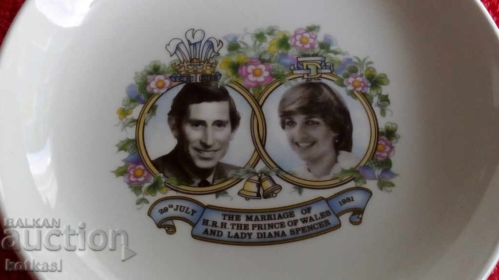 Auction Old porcelain plate ROYAL VICTORIA ENGLAND 1981 Auction Old porcelain plate ROYAL VICTORIA ENGLAND 1981