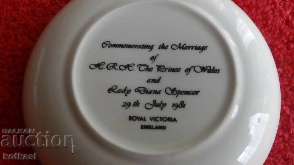 Old porcelain plate ROYAL VICTORIA ENGLAND 1981 - 5 Old porcelain plate ROYAL VICTORIA ENGLAND 1981 - 5