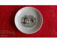 Old porcelain plate ROYAL VICTORIA ENGLAND 1981