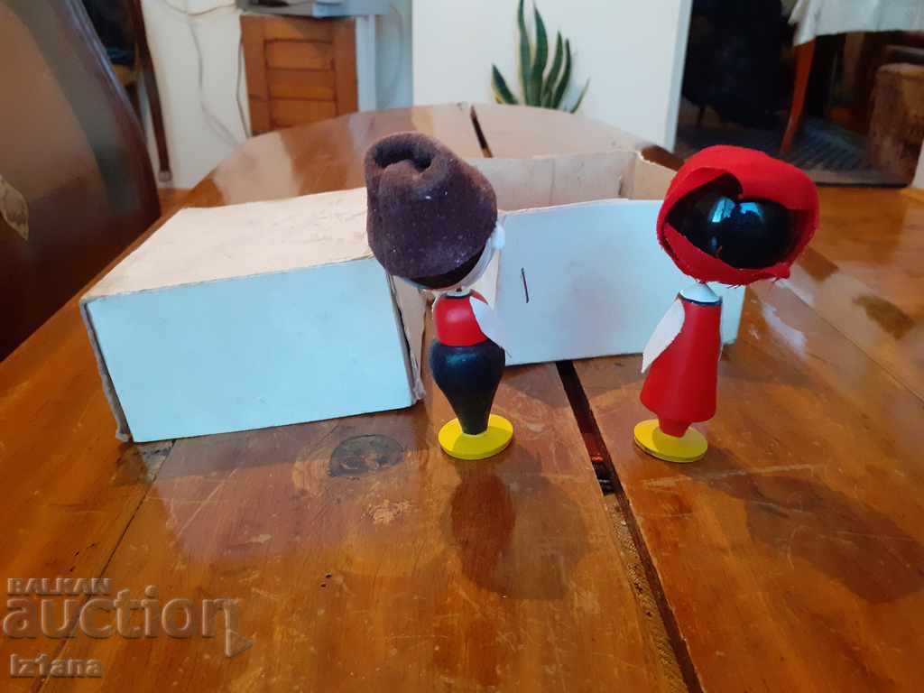 Δημοπρασία Παλιά ξύλινα κούκλες Δημοπρασία Παλιά ξύλινα κούκλες