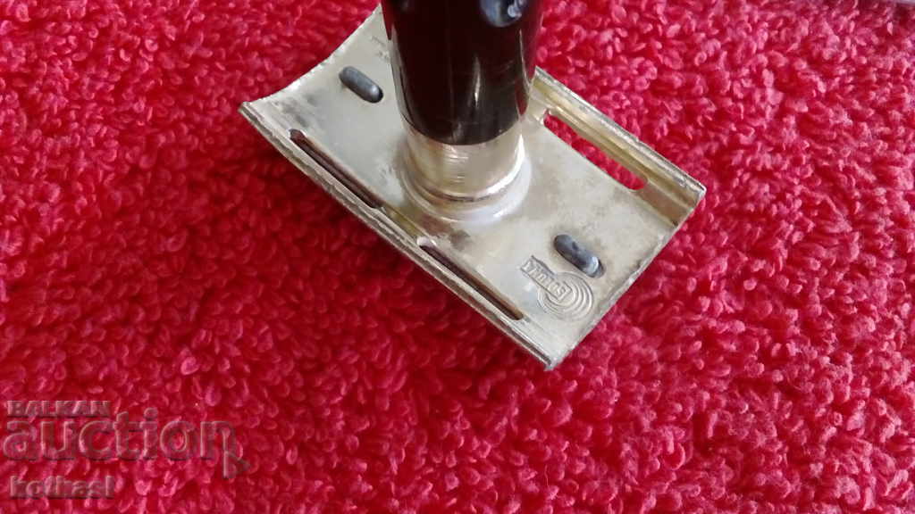 Auction An old razor Auction An old razor