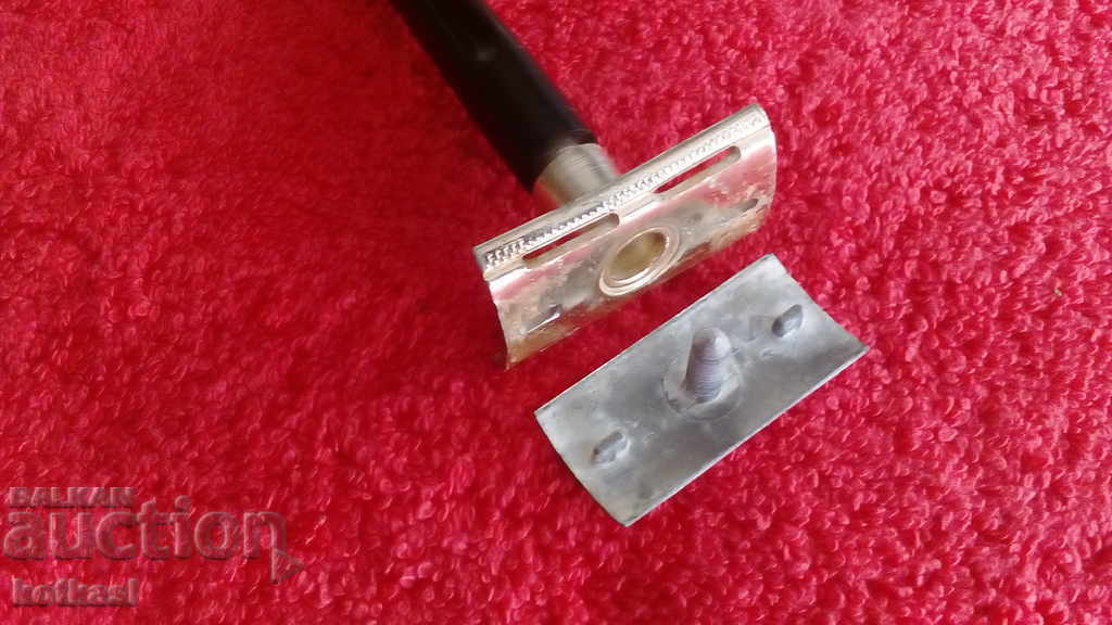 An old razor - 5 An old razor - 5