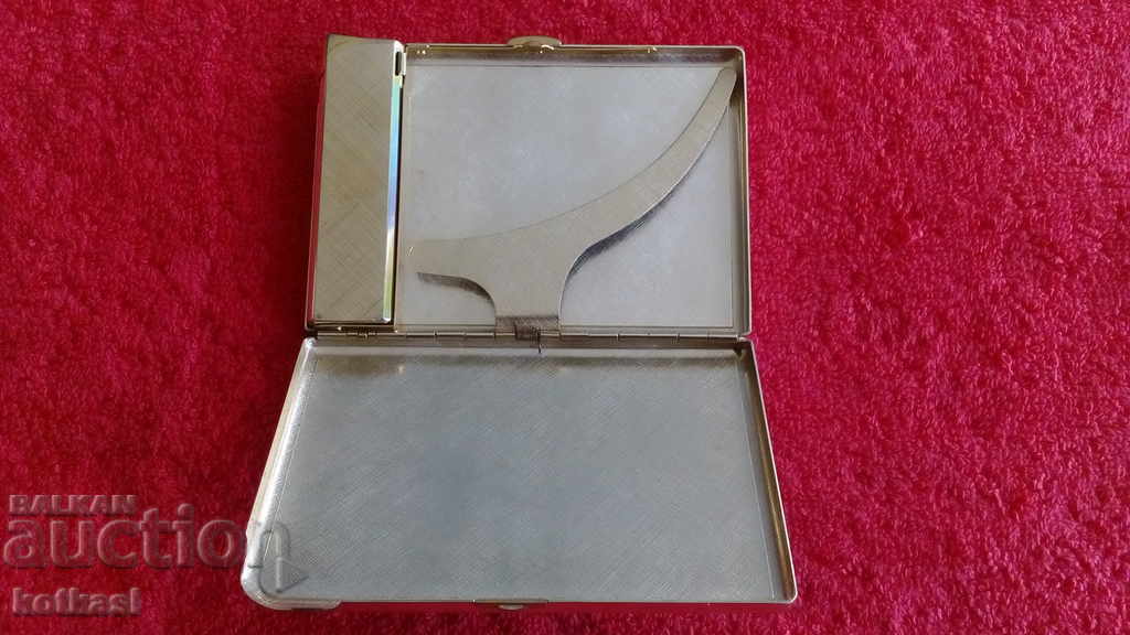 Auction Old snuffbox complete with lighter Auction Old snuffbox complete with lighter