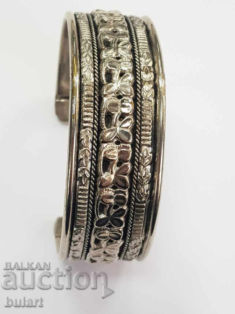 BEAUTIFUL OLD BRACELET WRIGHT BRACELET with price 80.00 BGN | € 40.90 BEAUTIFUL OLD BRACELET WRIGHT BRACELET with price 80.00 BGN | € 40.90