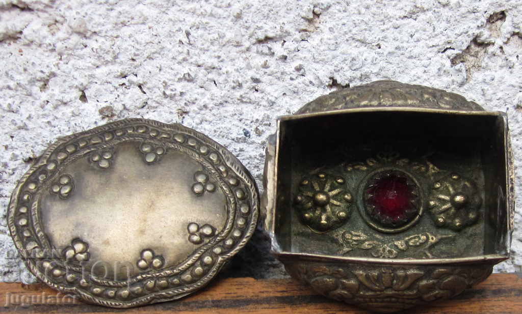 старинна Българска фолклорна възрожденска сребърна кутийка