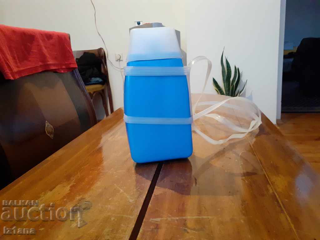 Old children's water canteen Old children's water canteen