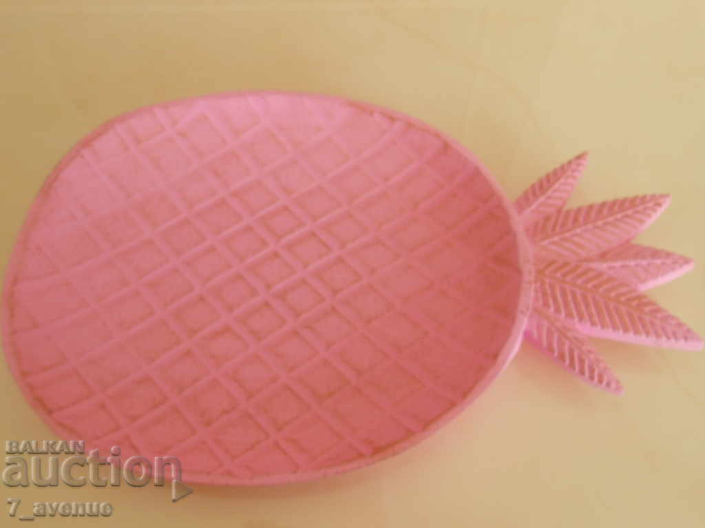 Very beautiful decoration of pineapple fruit in pink, MDF, new with price 30.00 BGN | € 15.34 Very beautiful decoration of pineapple fruit in pink, MDF, new with price 30.00 BGN | € 15.34