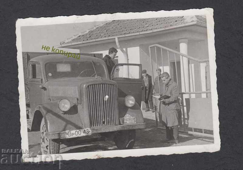 Стара фотография: Враца. Камион. ДОСО 1964 г.
