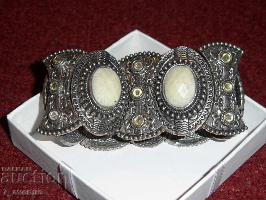 Bracelet with white stones with price 29.99 BGN | € 15.33 Bracelet with white stones with price 29.99 BGN | € 15.33