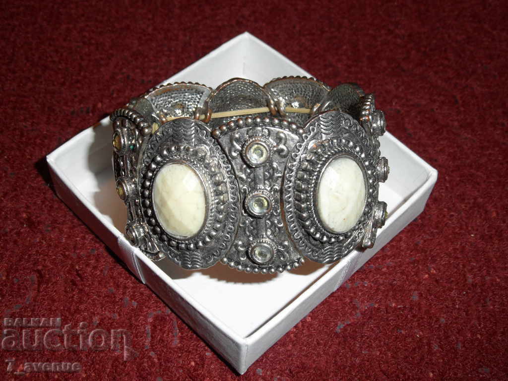 Delivery of Bracelet with white stones Delivery of Bracelet with white stones