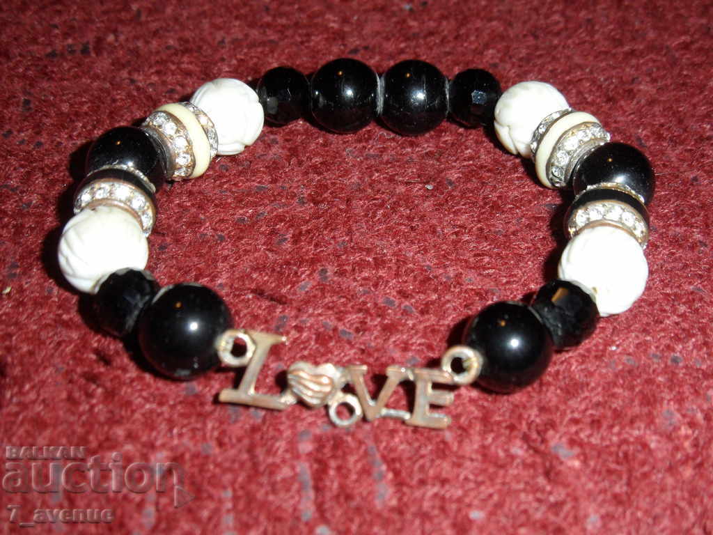 Bracelet with pebbles and a message