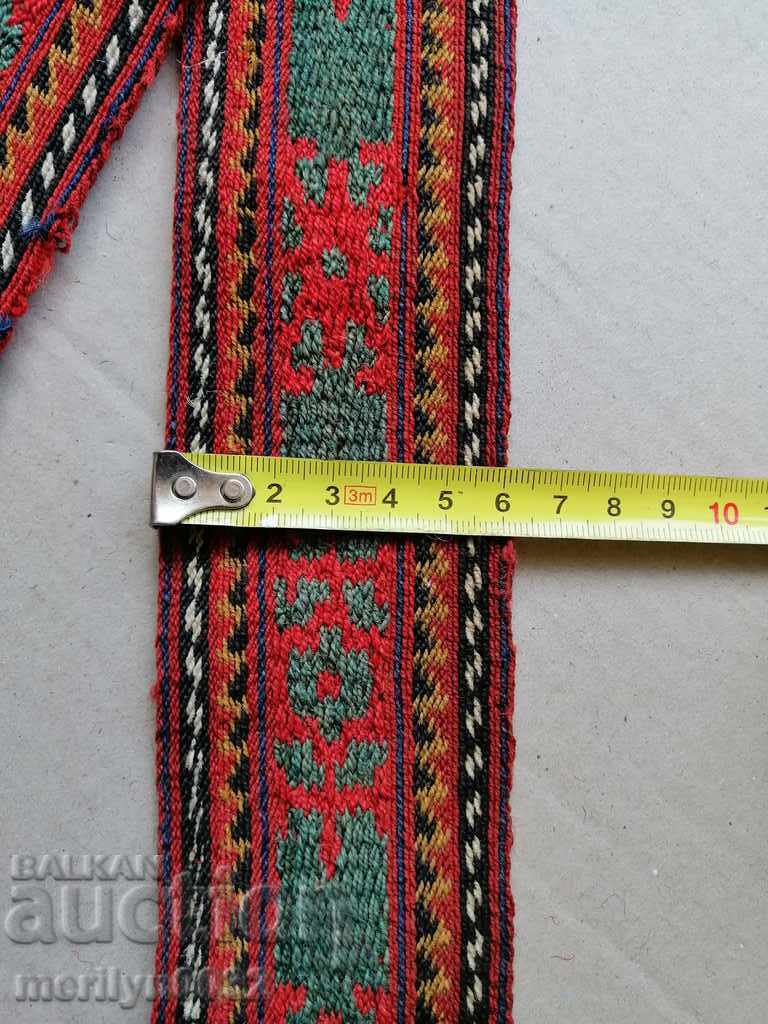 Livrarea Costum veche cu centură de canape țesute manual