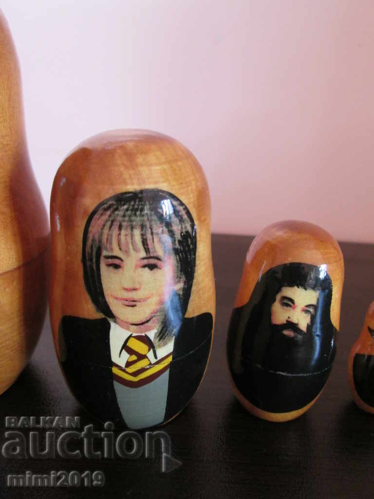Παράδοση HARRY POTTER ξύλινο κούμπωμα, ζωγραφισμένο στο χέρι, 18εκ. Παράδοση HARRY POTTER ξύλινο κούμπωμα, ζωγραφισμένο στο χέρι, 18εκ.