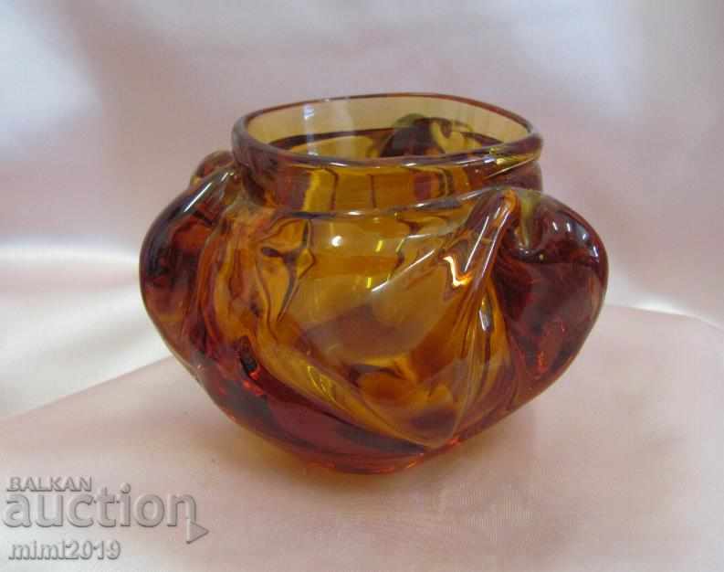 Cupa de sticlă veche de cristal