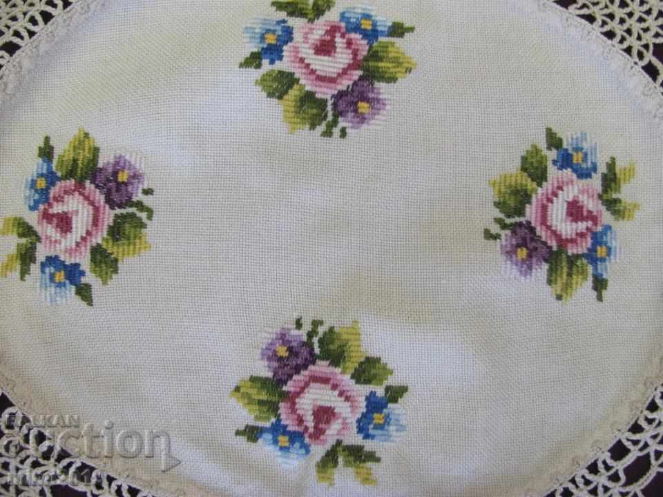 Auction Old Hand Embroidery 2 Pieces Tablecloths, Box Auction Old Hand Embroidery 2 Pieces Tablecloths, Box