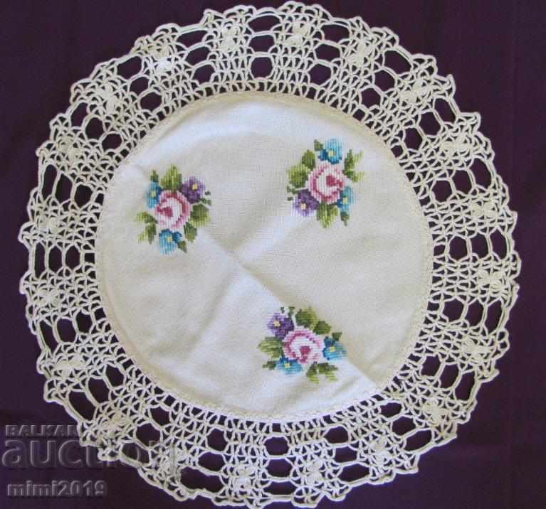 Delivery of Old Hand Embroidery 2 Pieces Tablecloths, Box Delivery of Old Hand Embroidery 2 Pieces Tablecloths, Box