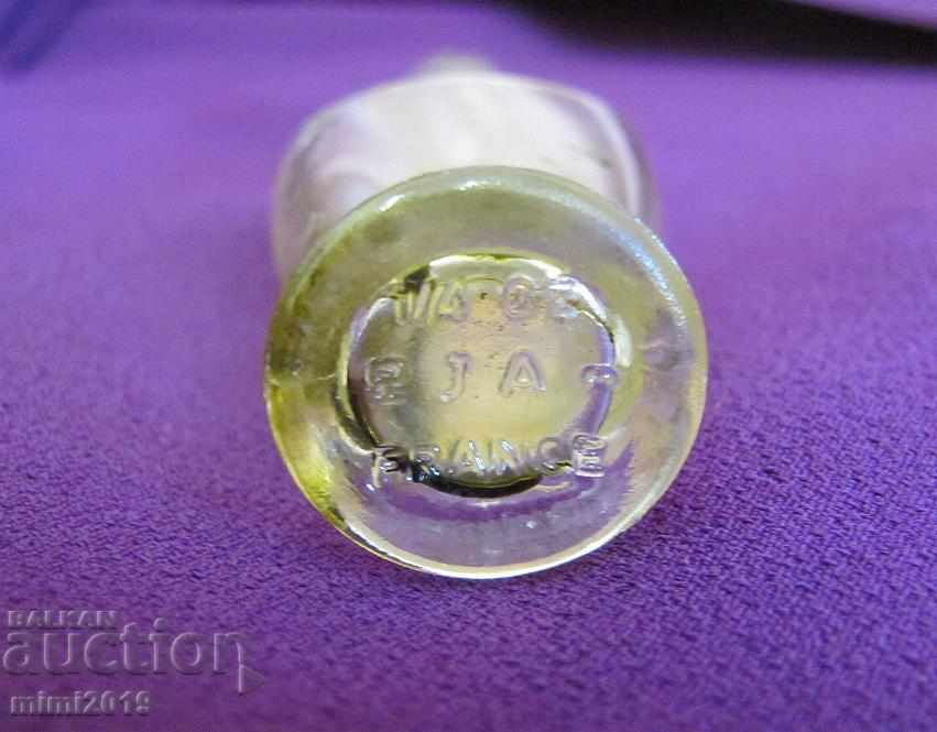 Delivery of Lot of Old Handmade Embroidered Towels and Bottles for Perfume Delivery of Lot of Old Handmade Embroidered Towels and Bottles for Perfume