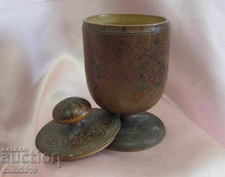 19 век Дървена Купа с Капак ръчна изработка с цена 42.00 лв. | € 21.47 19 век Дървена Купа с Капак ръчна изработка с цена 42.00 лв. | € 21.47